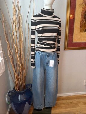 85~NWT~ Sanctuary Striped Black and Cream Turtleneck Top - Soft Knit Small